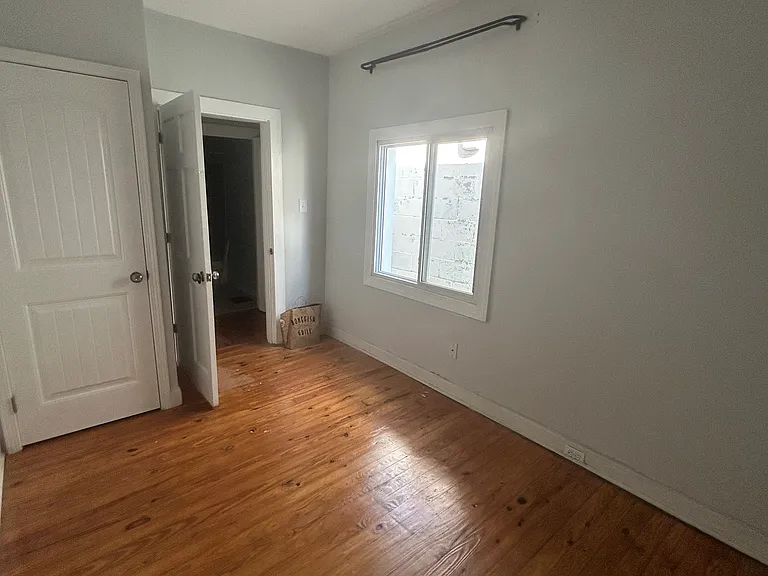 2141 Bradley Ave — Photo 17