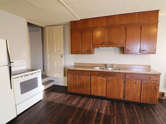 5th image of 678 E Main St #1