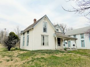 145 W 7th Ave, Garnett, KS 66032