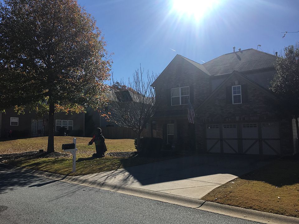 2nd image of 521 Crestmont Ln