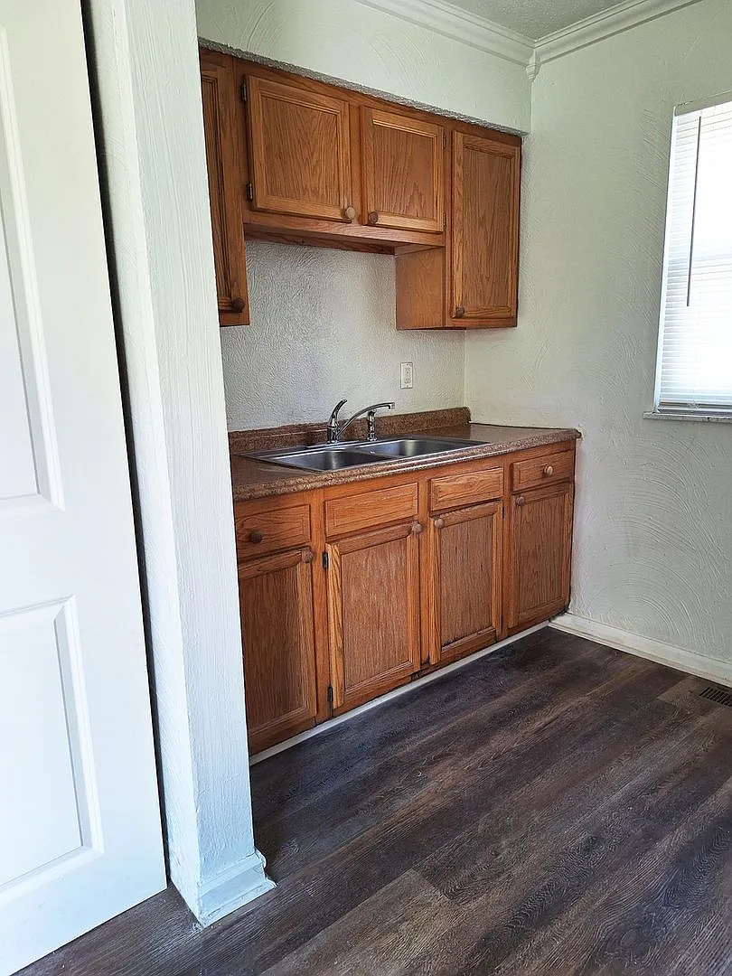 275 Medford — Photo 2