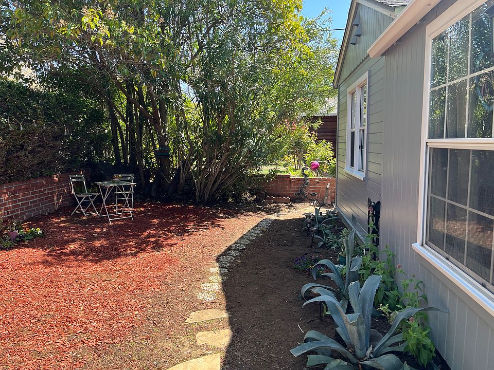 Front of house during the daytime.