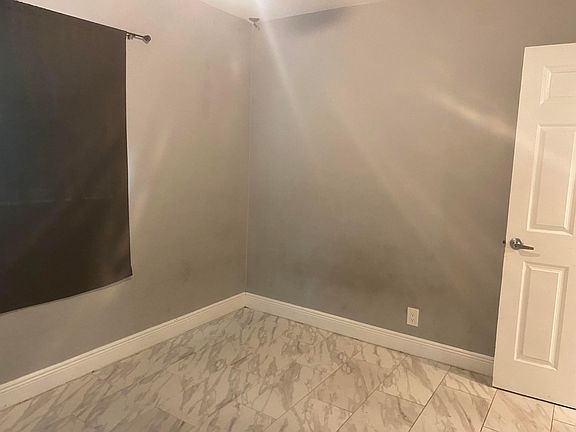 3rd image of 1751 LAUDERDALE MANOR Drive