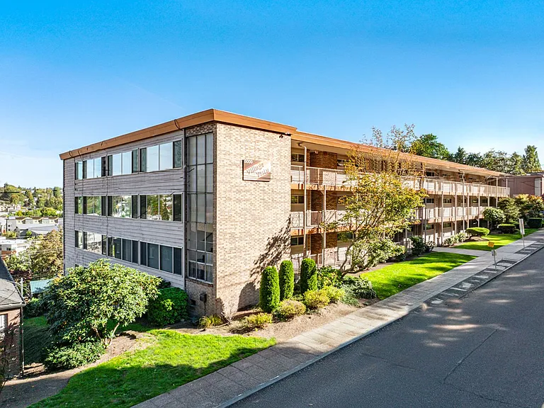 Village Vista Apartments — Photo 89
