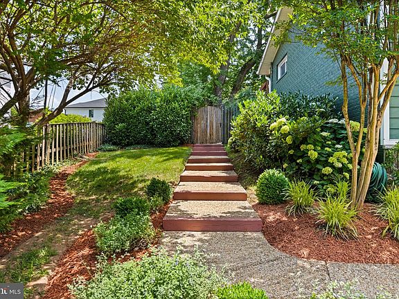 4th image of 1603 Simmons Dr