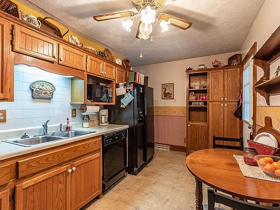 4th image of 228 Moull St