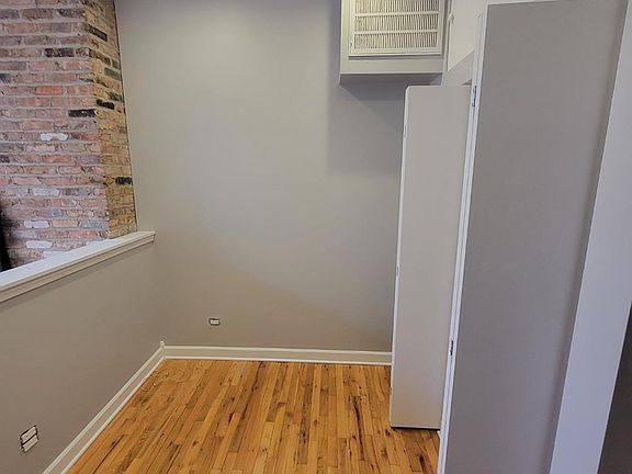4th image of 160 W Burton Pl #1