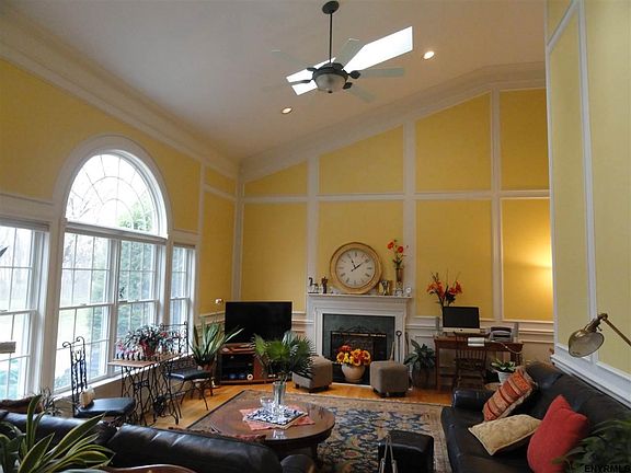 4th image of 802 Hawley Ct