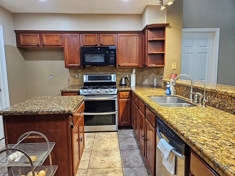 8807 Vista Springs Dr — Photo 8