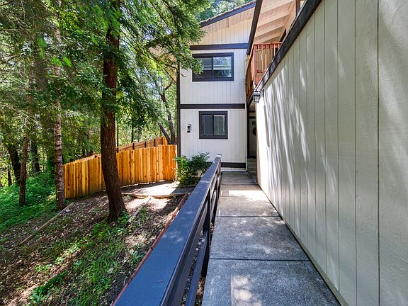 3rd image of 2853 Primrose Dr