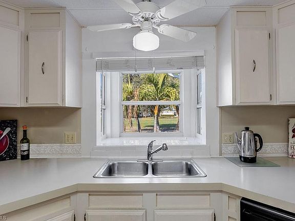 5th image of 553 Charlemagne Blvd
