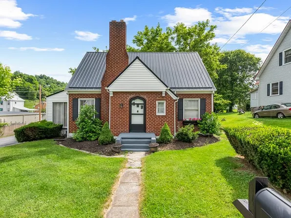 121 1st Ave, Saltville, VA 24370