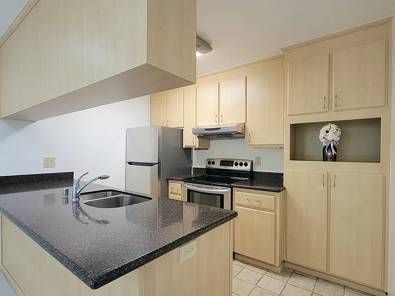 7202 Shelter Creek Ln — Photo 3