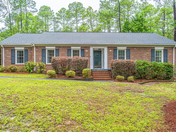 120 Fox Hunt Ln, Southern Pines, NC 28387