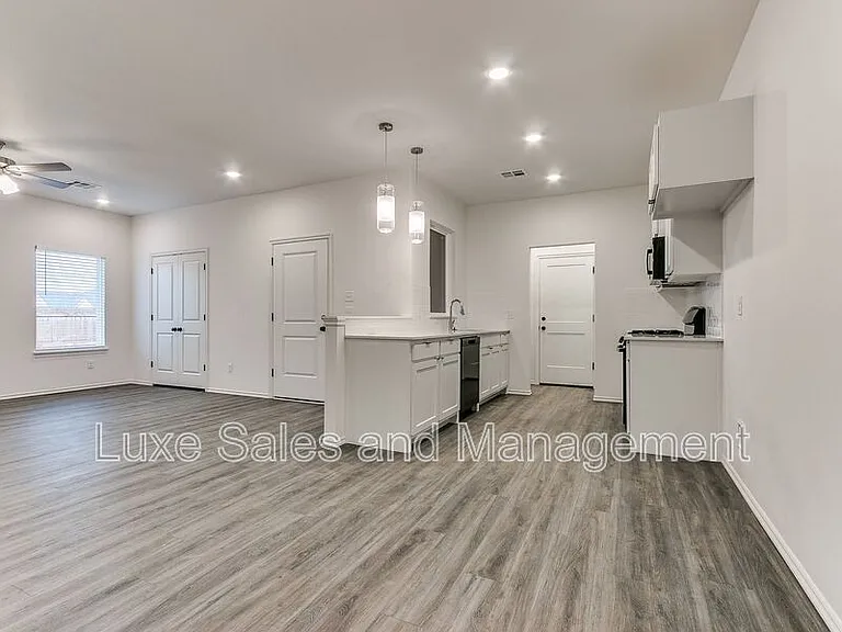 8012 NW 110th Dr — Photo 7