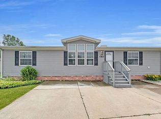 9756 Townsquare Blvd, Fenton, MI 48430