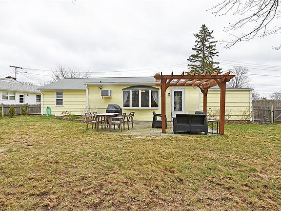 3rd image of 27 Larchwood Dr