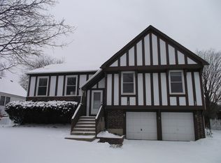 304 Ardmore Ct, Vernon Hills, IL 60061