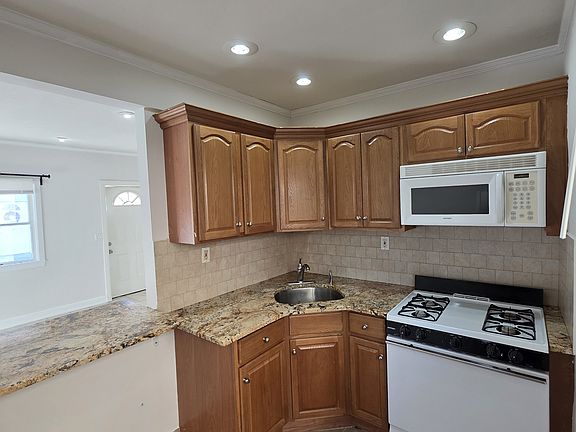 3rd image of 433 W Broadway #3C