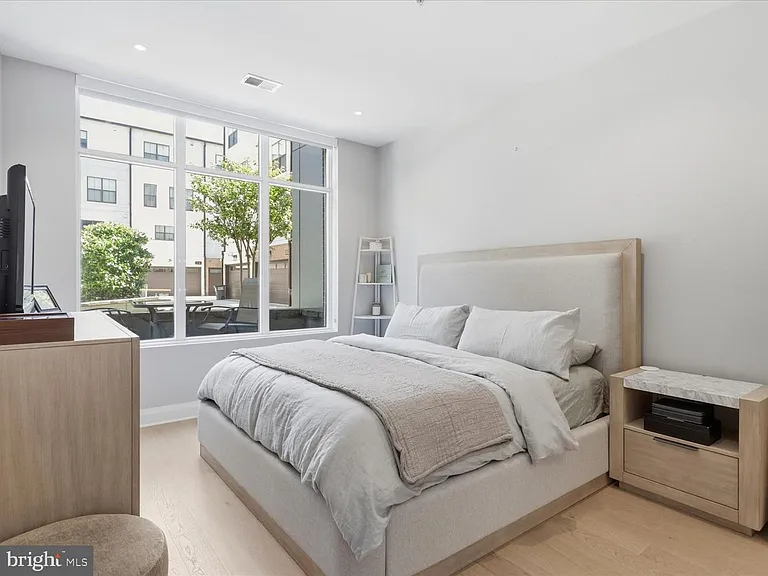 925 N Fairfax St #102 — Photo 6