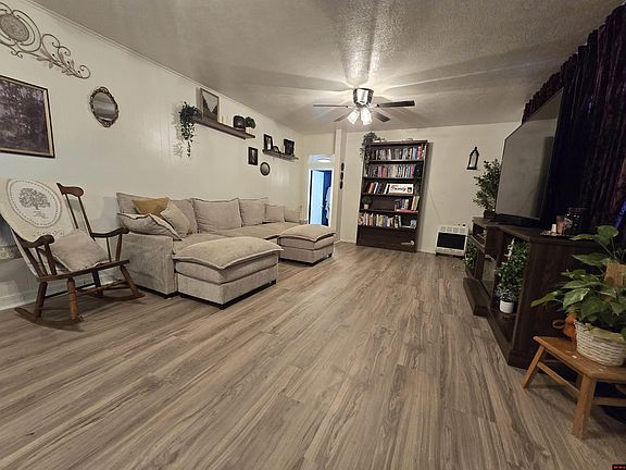3rd image of 104 Alford St