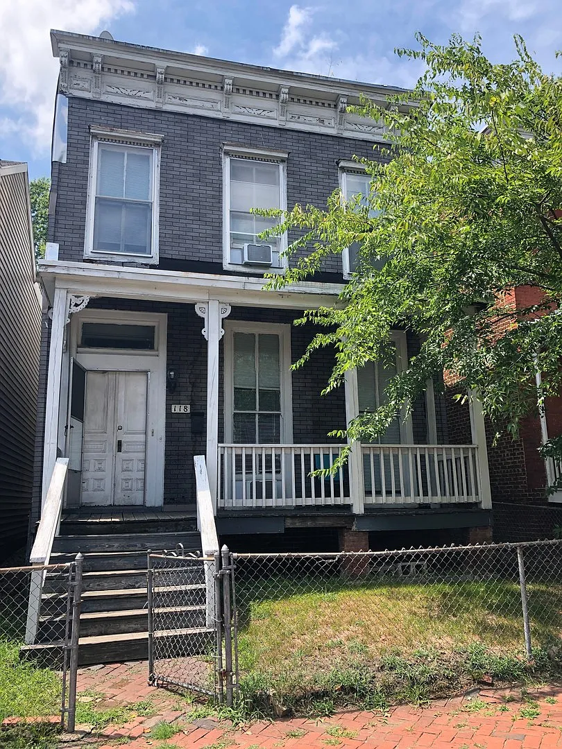 Spacious 4 bdrm/2 bath Home Located in Richmond's Fan District w/Balcony!! Walking Distance to VCU — Photo 1