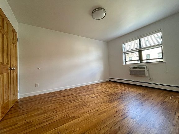 4th image of 3525 32nd St APT 2R
