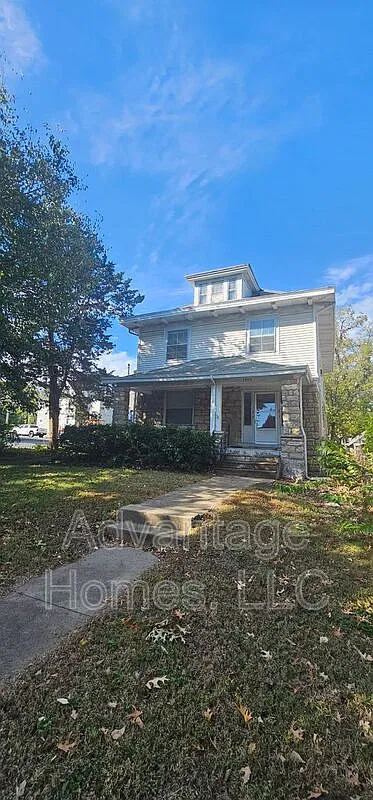 4 bed, 2.0 bath, $1,900 — Photo 1