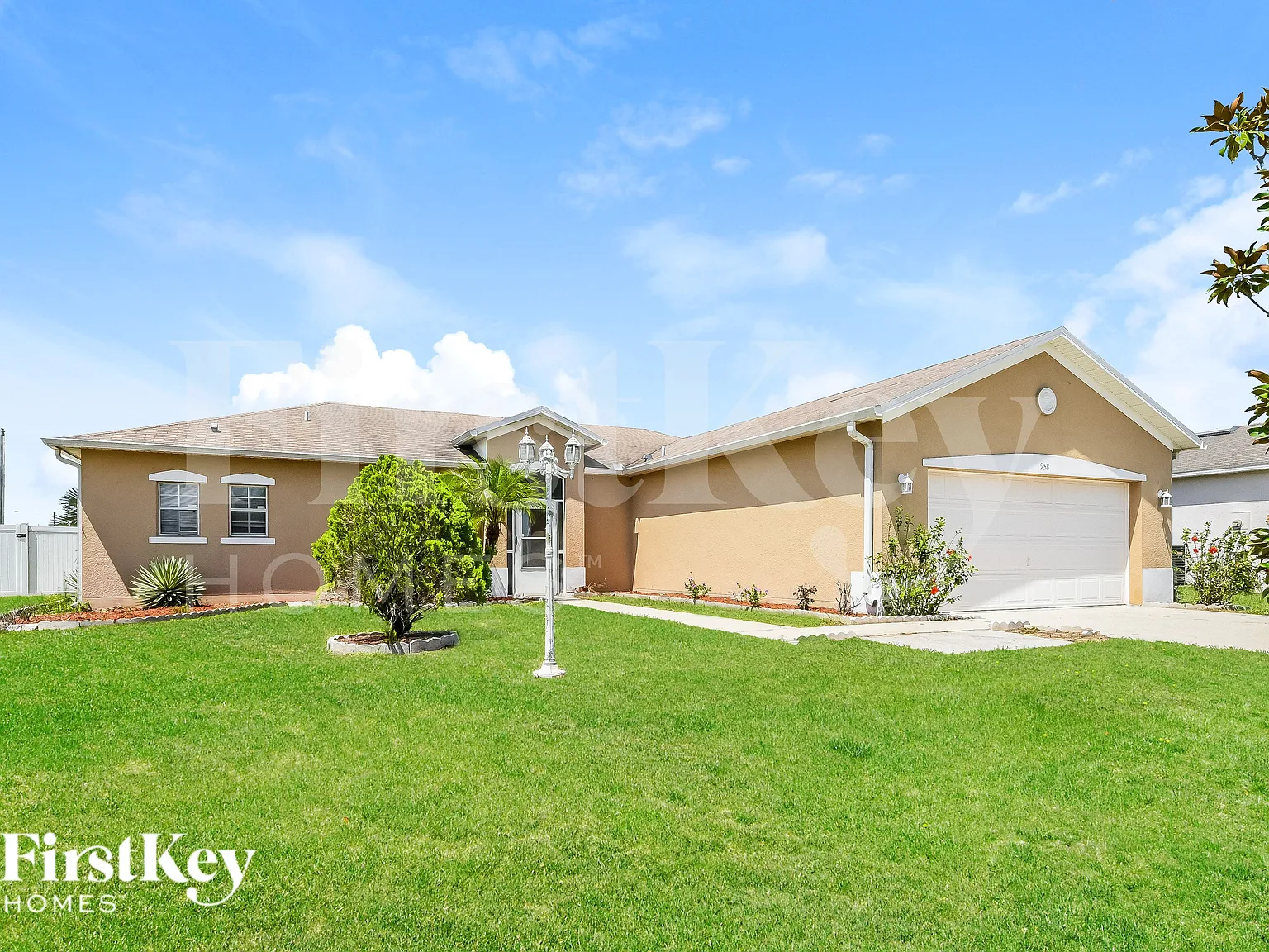 3 bed, 2.0 bath, 1574 sqft, $1,530 — Photo 2