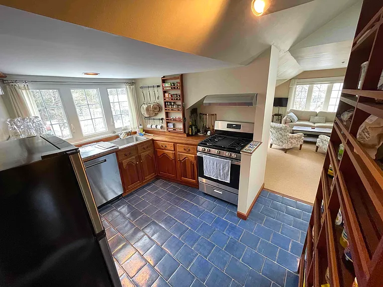 57 Main St #6 — Photo 7