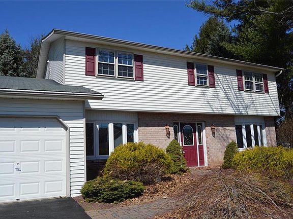2nd image of 381 Yorkshire Dr