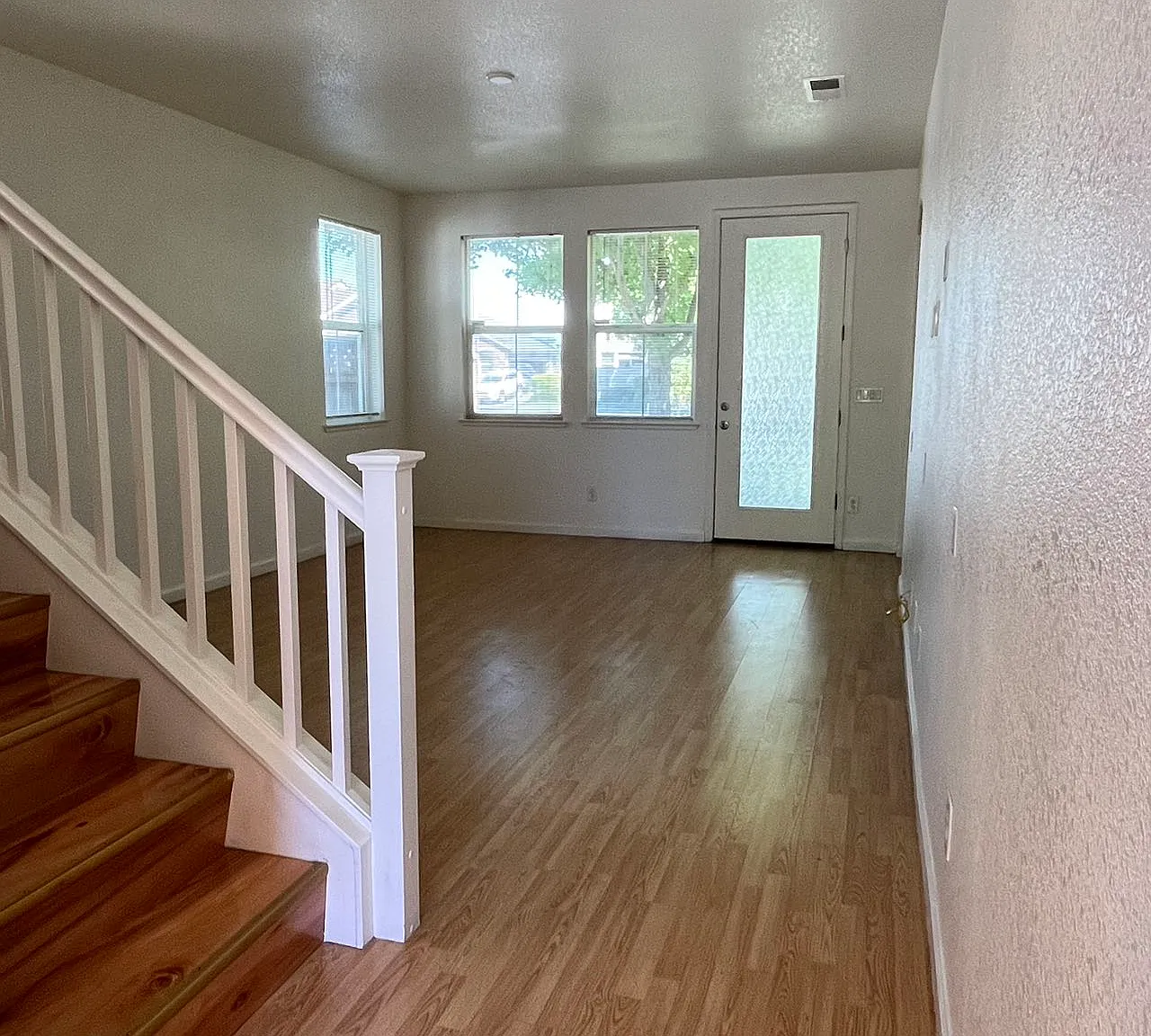 4 bed, 2.5 bath, 1717 sqft, $2,500 — Photo 3
