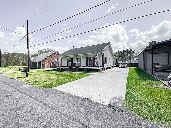 2nd image of 122 Belle Acadiana St