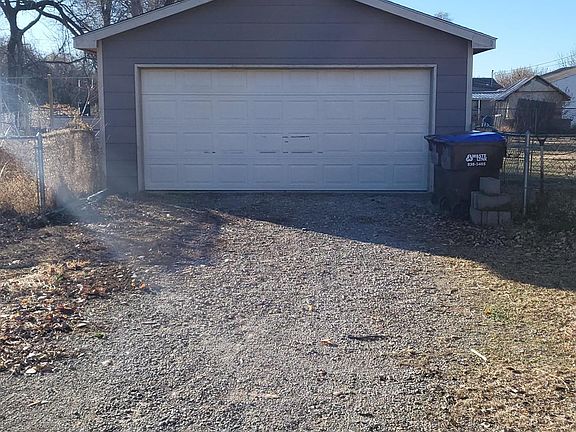 3rd image of 501 W Sunrise Dr
