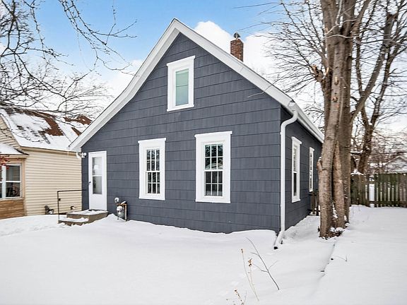 3rd image of 1332 Margaret St