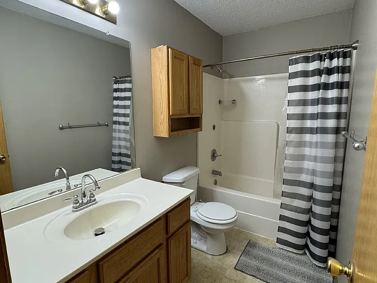 107 S Gordon St — Photo 10