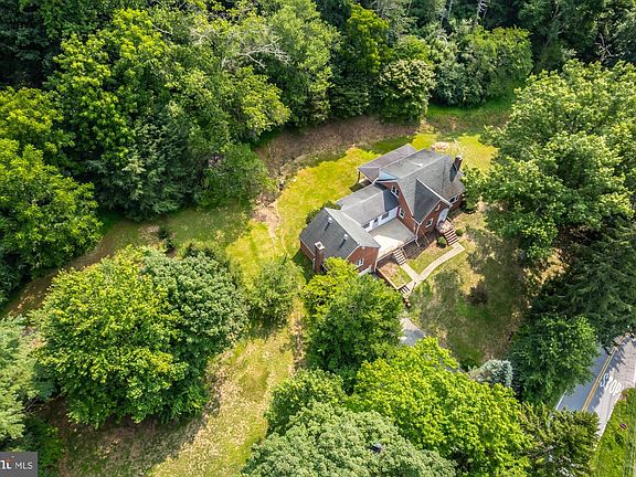 5th image of 801 Valley Creek Rd