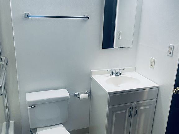5th image of 88 Garland Ave APT 205