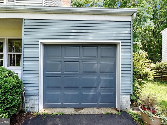 3rd image of 16011 Laconia Cir