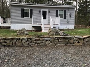 7 Folsom Dr, Newport, ME 04953