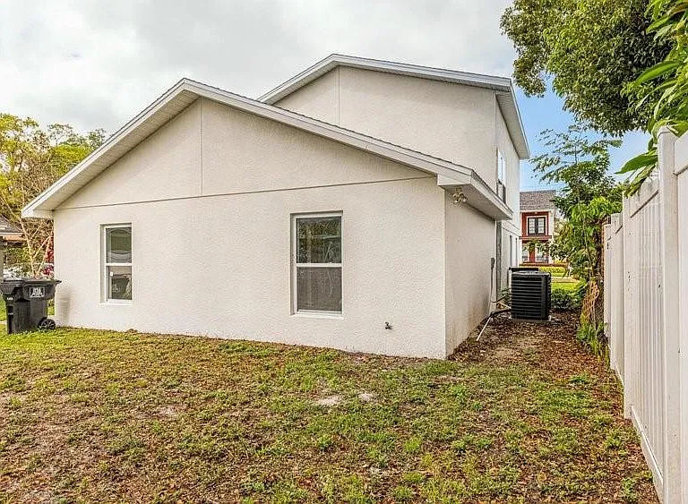 1414 E Harding St — Photo 44