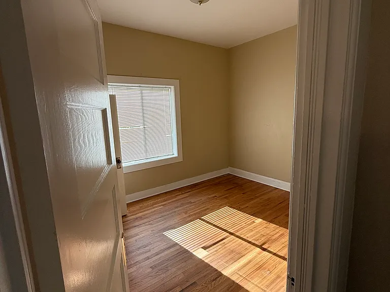 915 E Routt Ave — Photo 6