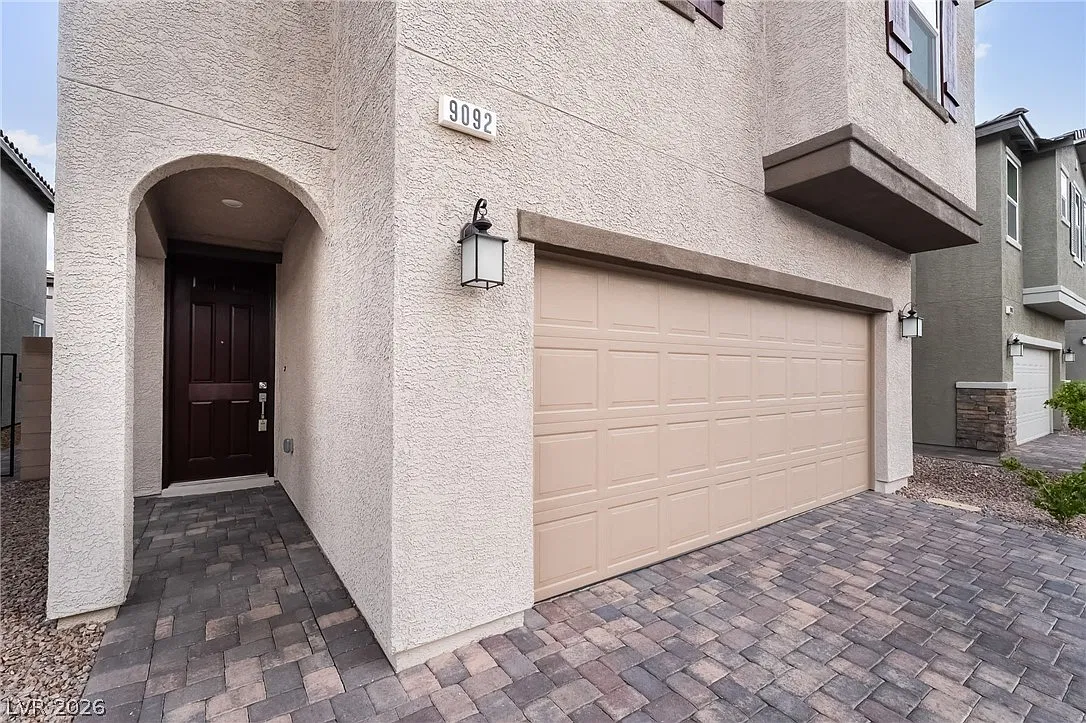 3 bed, 2.5 bath, 2069 sqft, $2,400 — Photo 4