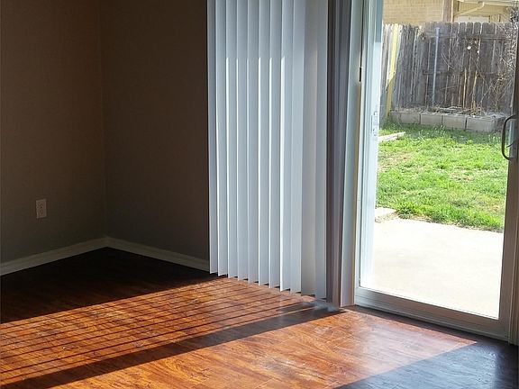3rd image of 1424 N Bradley Ave