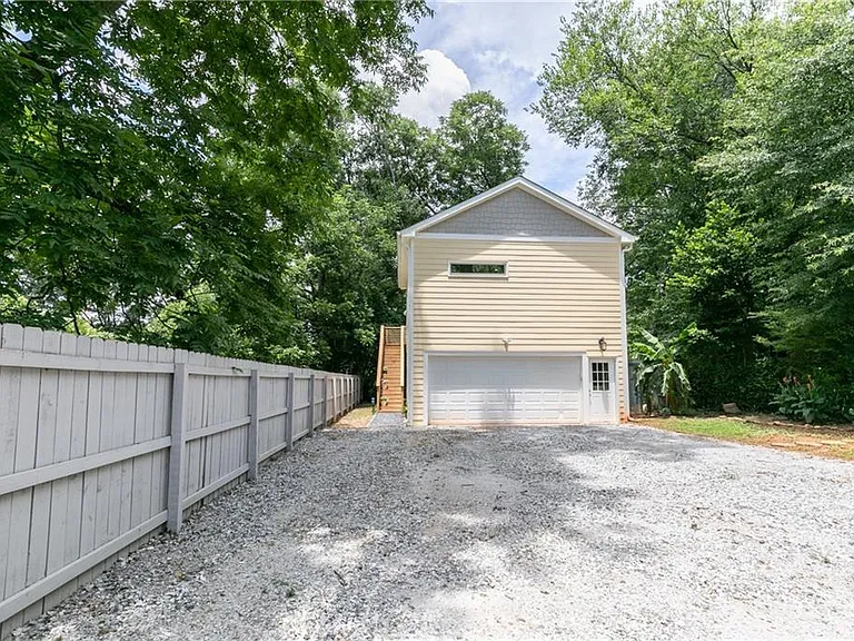 1084 Sanders Ave SE #A — Photo 44