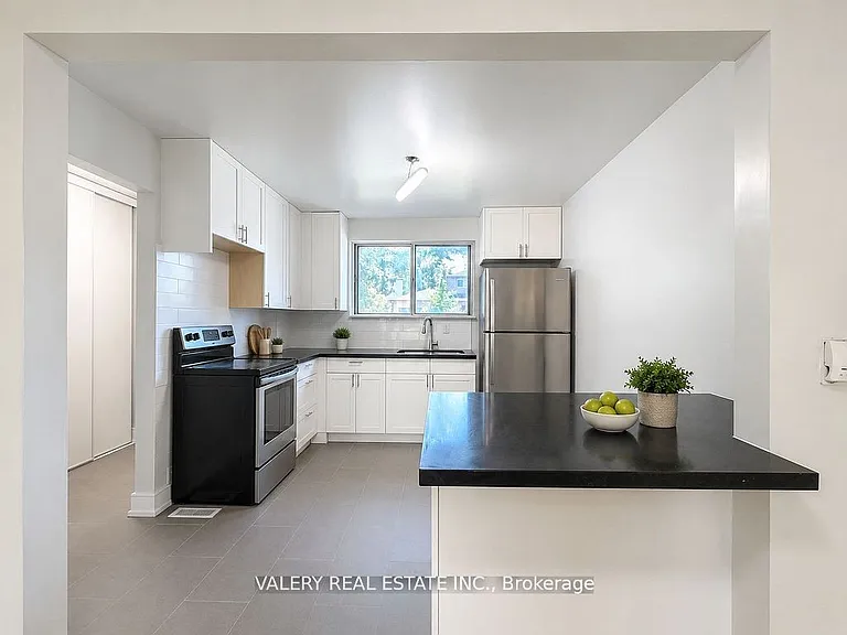 75 Eastdale Ave #Townhouse 69 — Photo 2