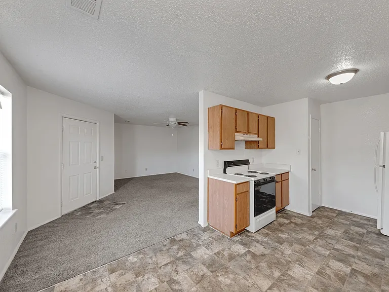 2 Emerald Way — Photo 4
