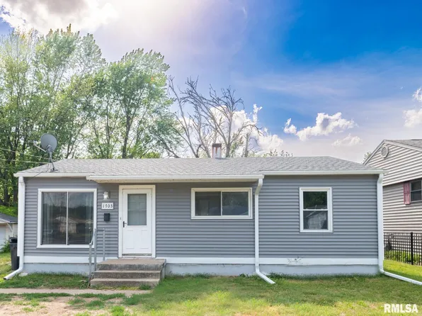 1703 Memorial Dr, Pekin, IL 61554