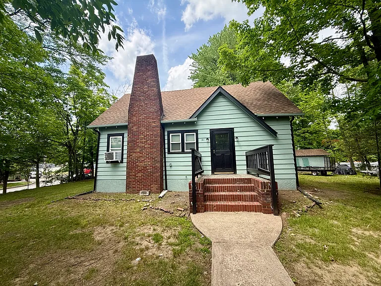 131 W Ramapo Ave — Photo 15