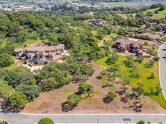 4th image of 730 Bridle Ridge Drive